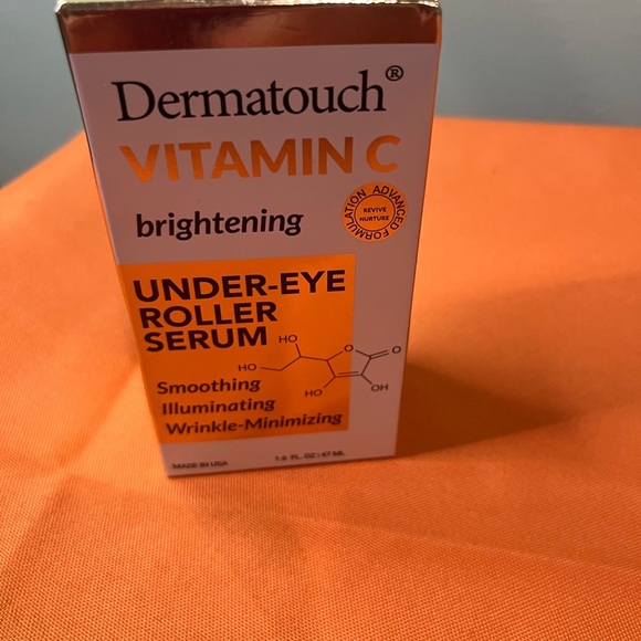Vitamin C Under-Eye Roller Serum - Gold and White - Picture 8 of 8